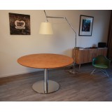 Round dining table