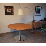 Round dining table